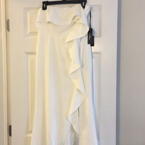 Gorgeous strapless white dress with ruffled slit